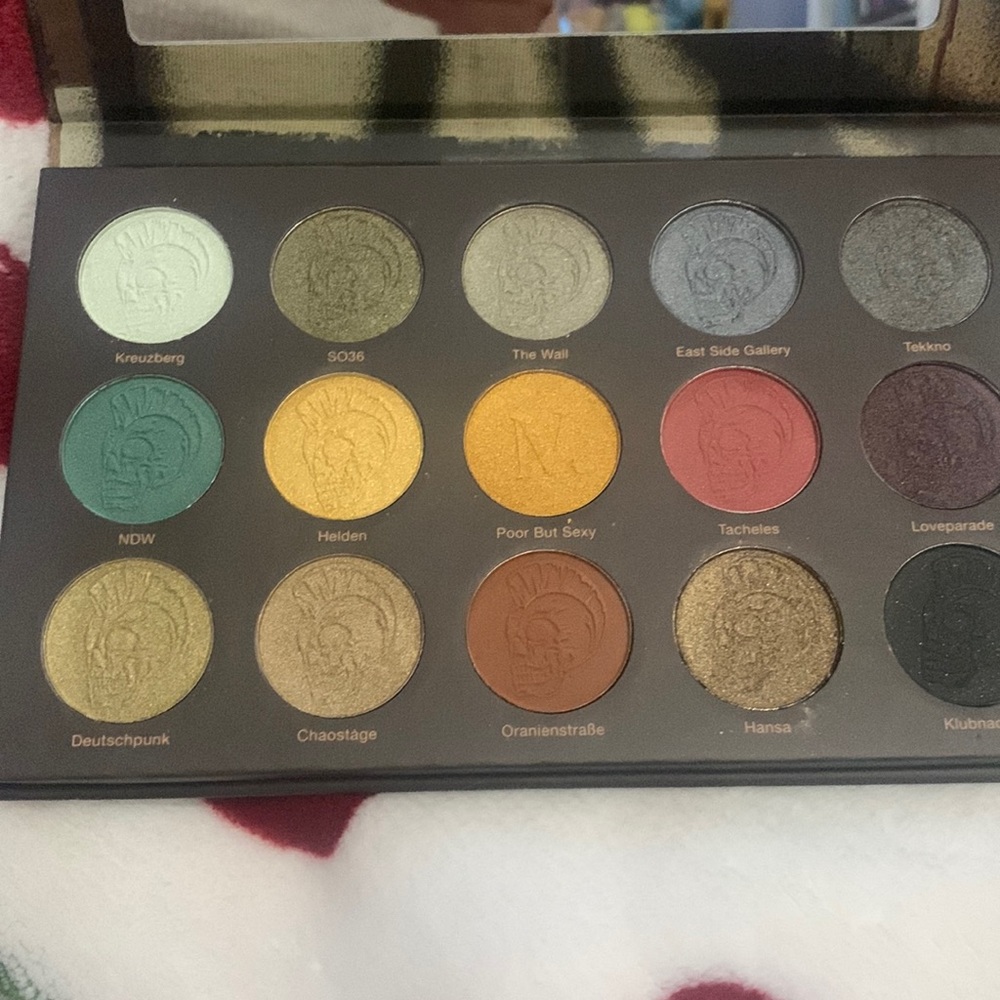 Nomad x Berlin Underground Specisl Ipsy Edition 15 new color eye shadow palette